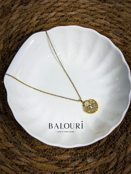 GOLDEN SHELL NECKLACE