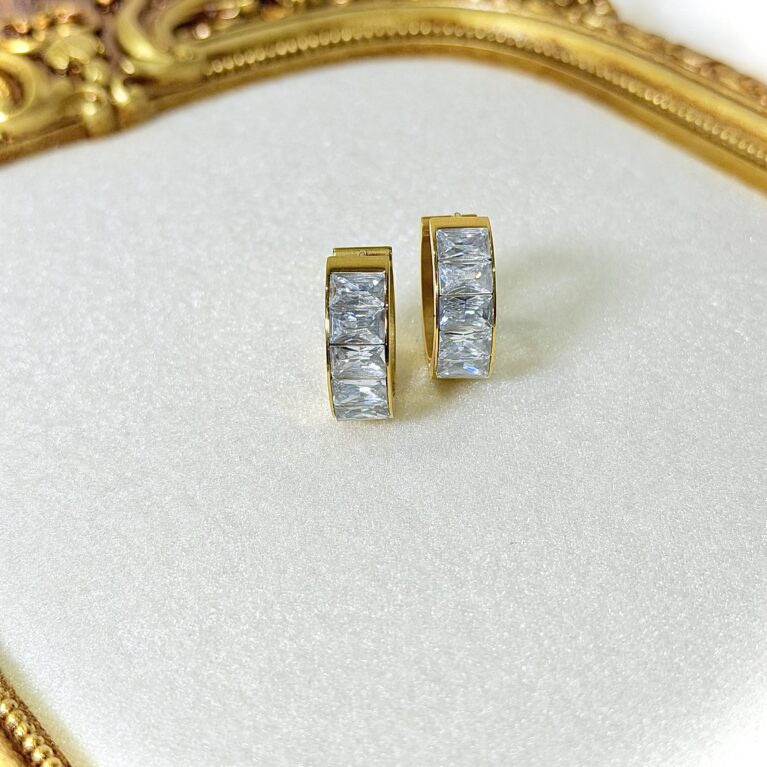 CLASSIC STUDED HOOPS