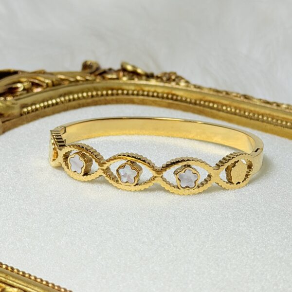 CLOVER CHAIN BANGLE