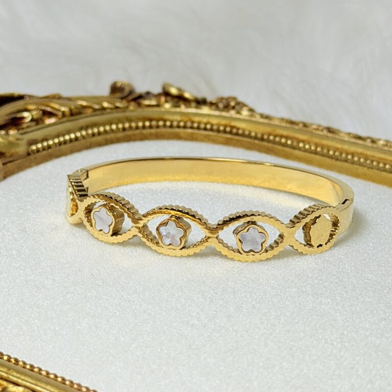 CLOVER CHAIN BANGLE