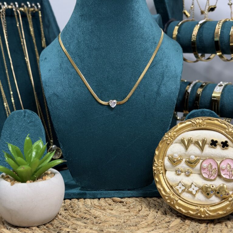 ADORE NECKLACE