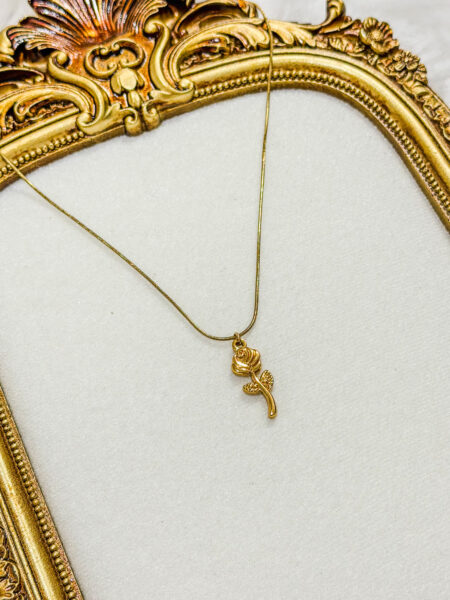 ROSE NECKLACE